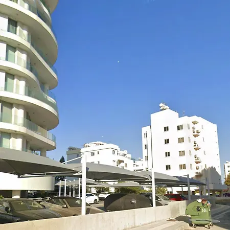 Sunset Poolside With Pool Facility Lejlighed Larnaca