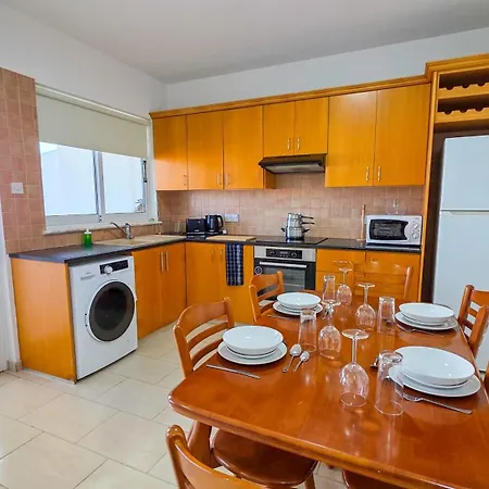 Sunset Poolside With Pool Facility Apartamento