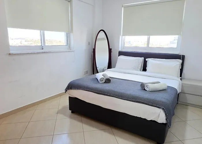 Sunset Poolside With Pool Facility Apartamento Larnaca