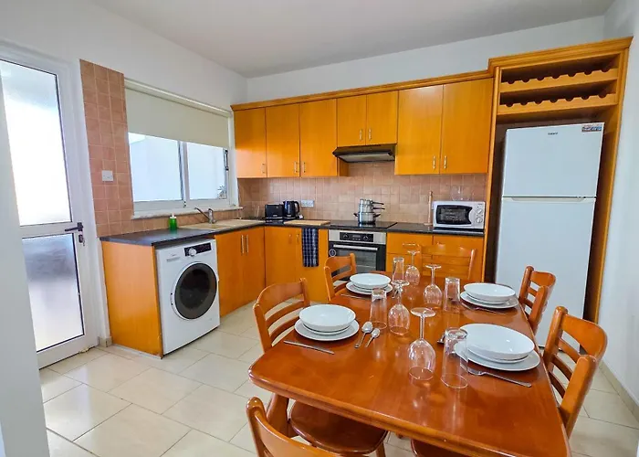 Sunset Poolside With Pool Facility Lejlighed